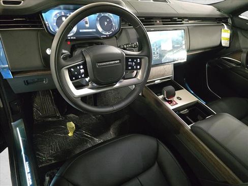 New 2026 Land Rover Range Rover SE image 17