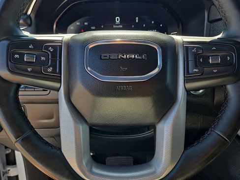 Used 2024 GMC Yukon XL Denali image 20