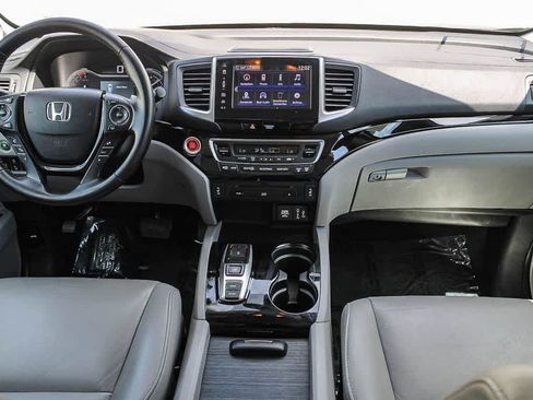 Used 2018 Honda Pilot Touring image 11