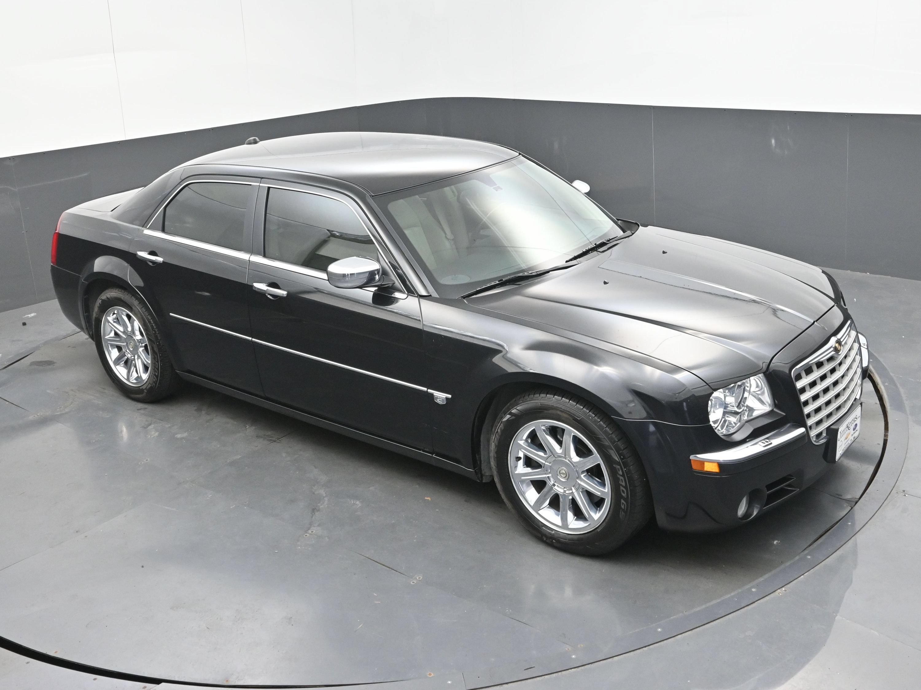 Used 2005 Chrysler 300 C w/ Navigation & Sound Group II RWD image 31