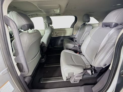 Certified 2021 Toyota Sienna Limited FWD image 28