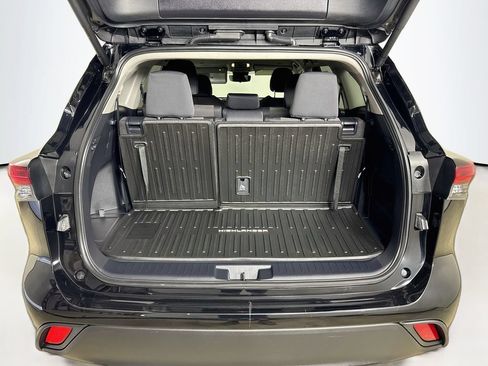 Certified 2024 Toyota Highlander AWD image 23
