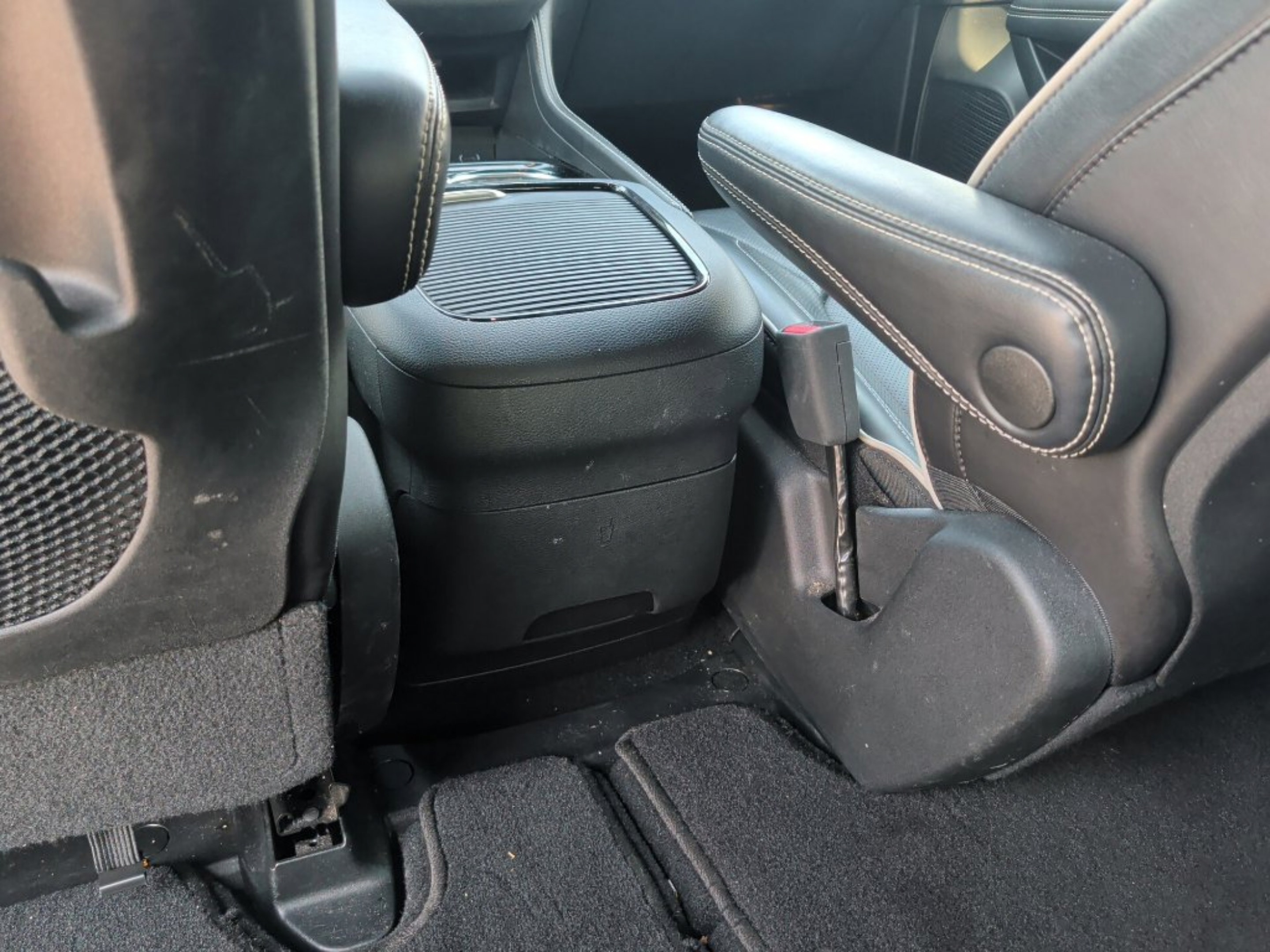 Used 2025 Chrysler Pacifica Limited FWD image 35