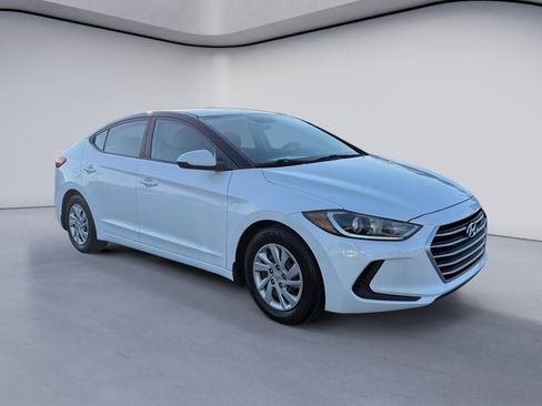 Used 2017 Hyundai Elantra SE image 9