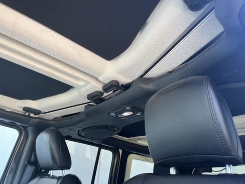 Used 2018 Jeep Wrangler Unlimited Sahara AWD/4WD image 13