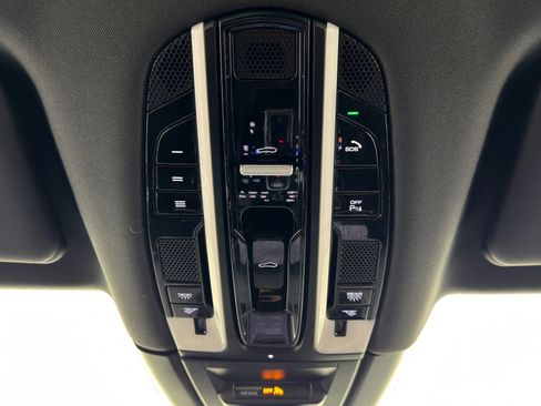 Used 2019 Porsche Cayenne E-Hybrid image 34