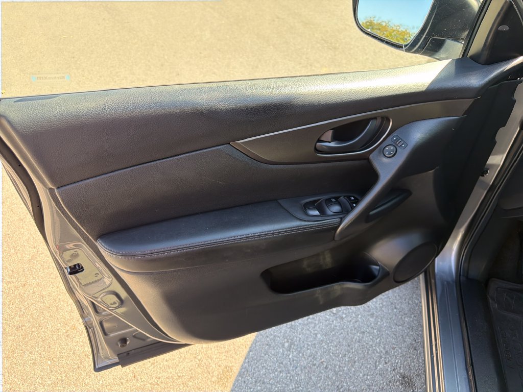 Used 2020 Nissan Rogue Sport S w/ Appearance Package FWD image 17