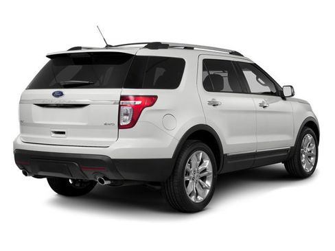 Used 2014 Ford Explorer XLT w/ Equipment Group 202A AWD/4WD image 2