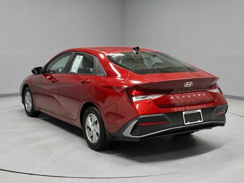 Used 2024 Hyundai Elantra SE FWD image 8