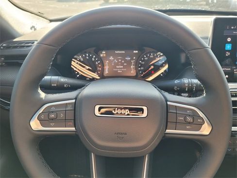 Used 2026 Jeep Compass Latitude image 25