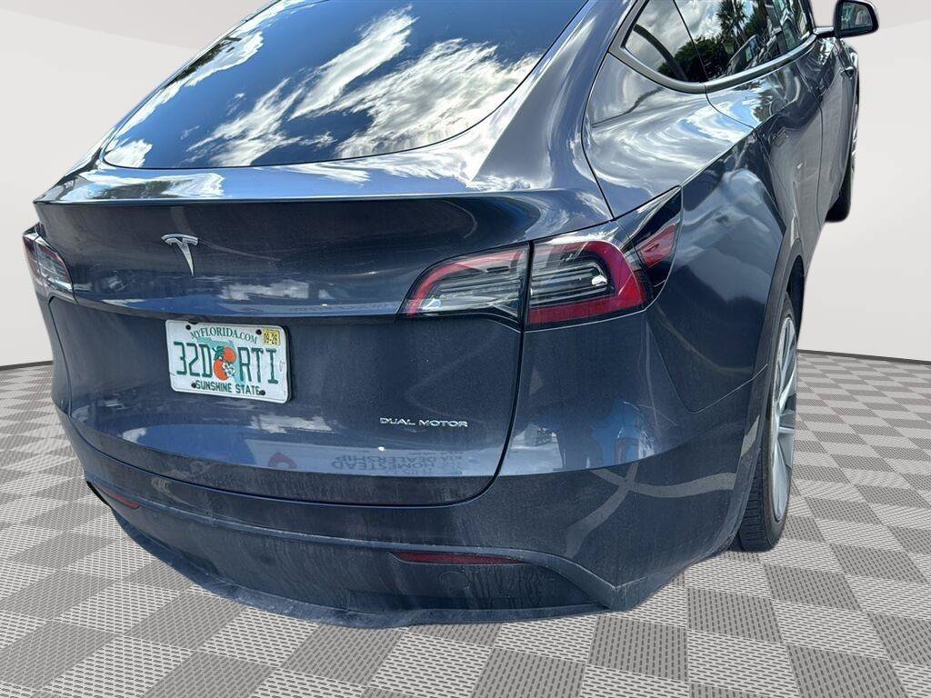 Used 2023 Tesla Model Y Long Range AWD/4WD image 2