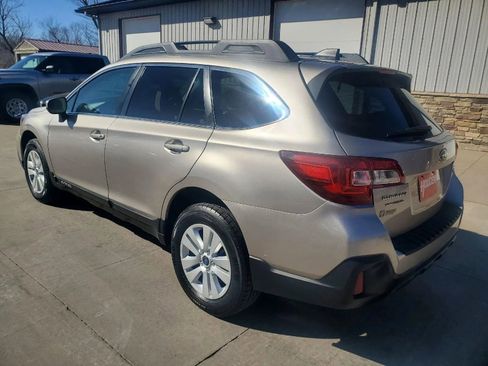 Used 2018 Subaru Outback 2.5i Premium image 4