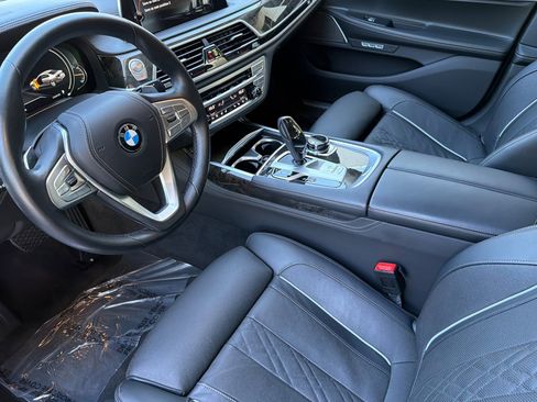 Used 2017 BMW 740i RWD image 11