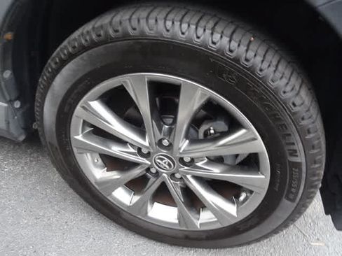 Used 2018 Toyota RAV4 Limited AWD/4WD image 28