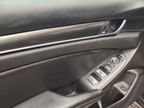 Used 2019 Honda Accord Sport image 10