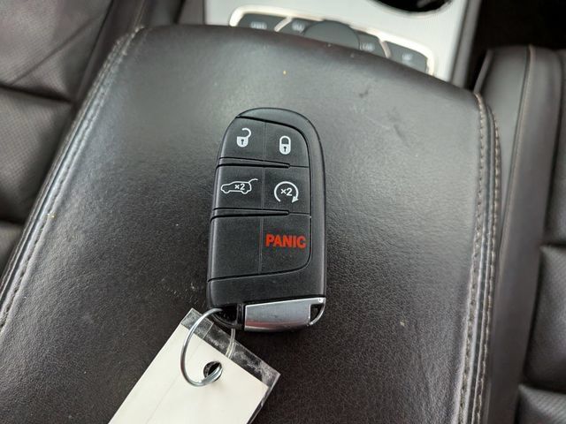Used 2019 Jeep Grand Cherokee Summit AWD/4WD image 38