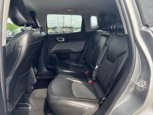 Used 2022 Jeep Compass Latitude AWD/4WD image 35