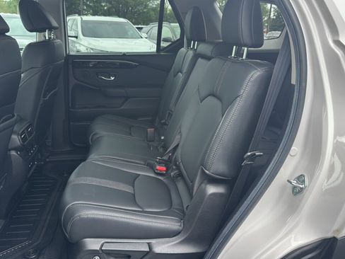 Used 2025 Honda Pilot EX-L image 13