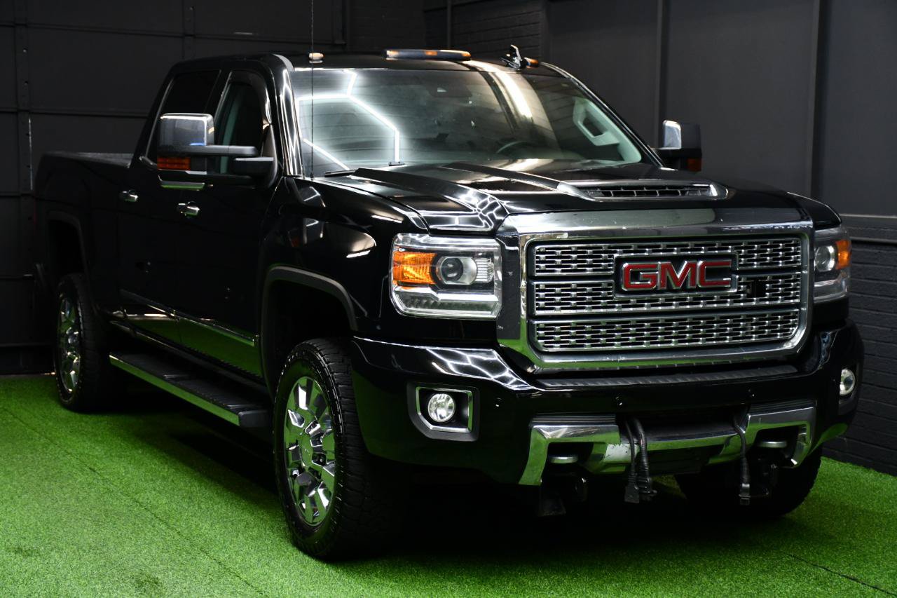 Used 2019 GMC Sierra 2500 Denali w/ Duramax Plus Package AWD/4WD image 7