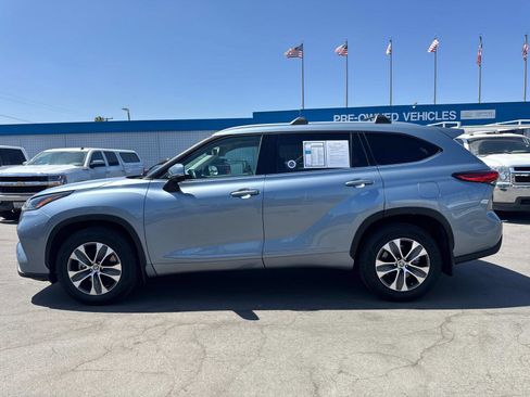 Used 2022 Toyota Highlander XLE image 8
