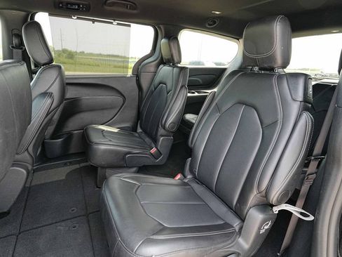 Used 2026 Chrysler Pacifica Select FWD image 19