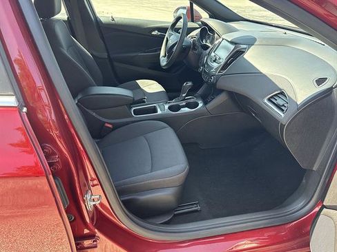 Used 2018 Chevrolet Cruze LT w/ Convenience Package FWD image 46