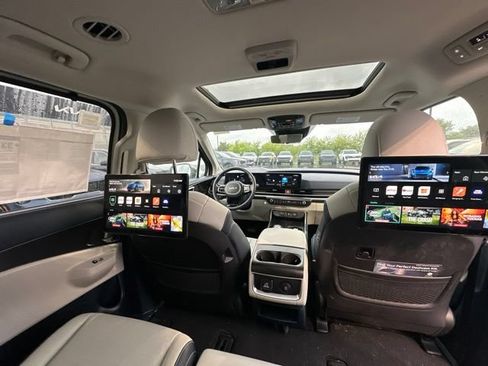 Certified 2025 Kia Carnival SX Prestige FWD image 24