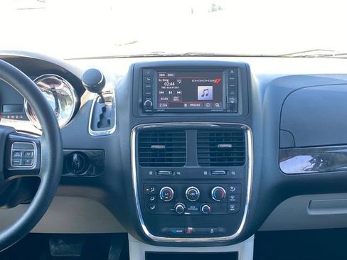 Used 2016 Dodge Grand Caravan SXT FWD image 22