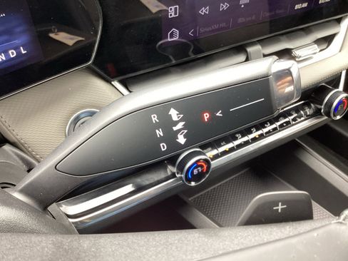 Used 2025 Chevrolet Equinox LT w/ Convenience Package II image 27