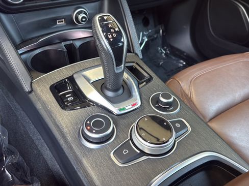 Used 2023 Alfa Romeo Stelvio Ti AWD/4WD image 20