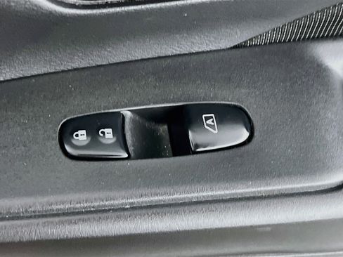 Used 2022 Nissan Kicks S FWD image 31