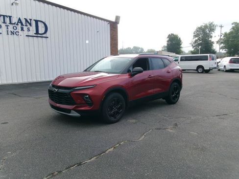 Used 2024 Chevrolet Blazer LT w/ Convenience Package FWD image 2