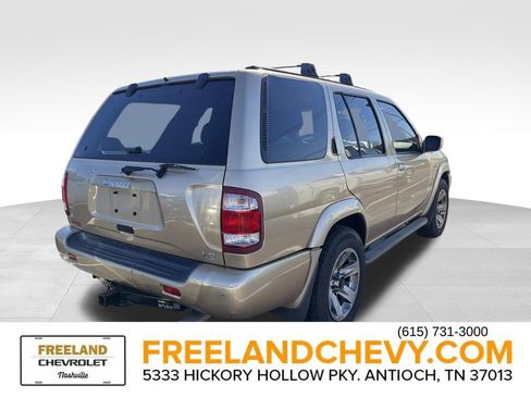 Used 2004 Nissan Pathfinder LE Platinum image 2