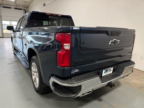 Used 2022 Chevrolet Silverado 1500 LTZ w/ LTZ Premium Package AWD/4WD image 3