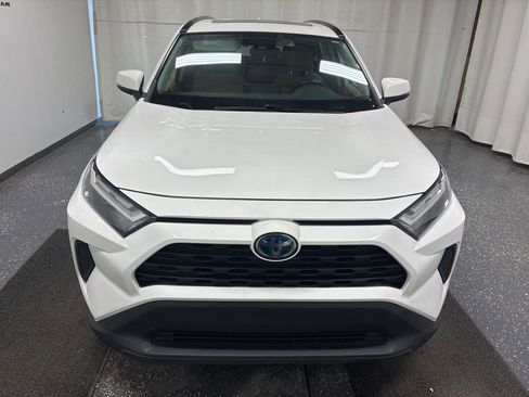 Used 2022 Toyota RAV4 XLE image 2