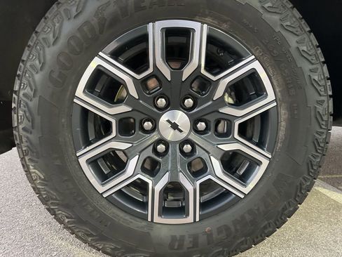 Used 2023 Chevrolet Colorado Z71 w/ Advanced Trailering Package image 11