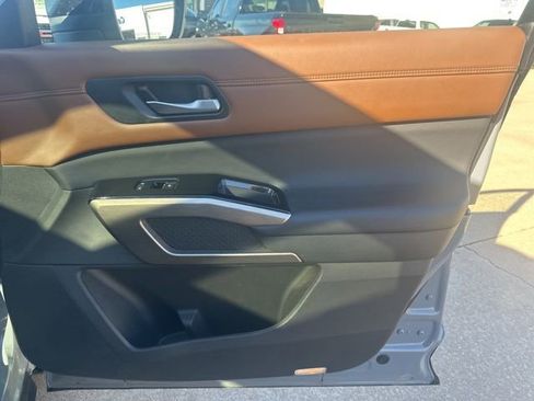 Used 2022 Nissan Pathfinder Platinum w/ Cargo Package image 24