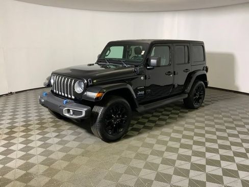 Used 2023 Jeep Wrangler Unlimited Sahara AWD/4WD image 12