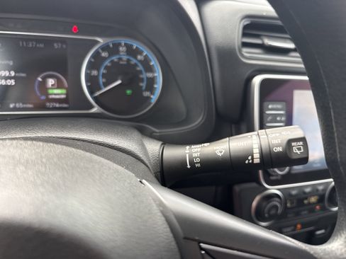 Used 2023 Nissan Leaf S image 24