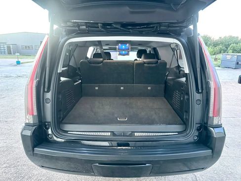 Used 2018 Cadillac Escalade ESV Premium Luxury AWD/4WD image 19