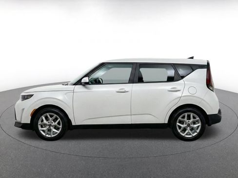 Used 2025 Kia Soul LX w/ LX Technology Package FWD image 4