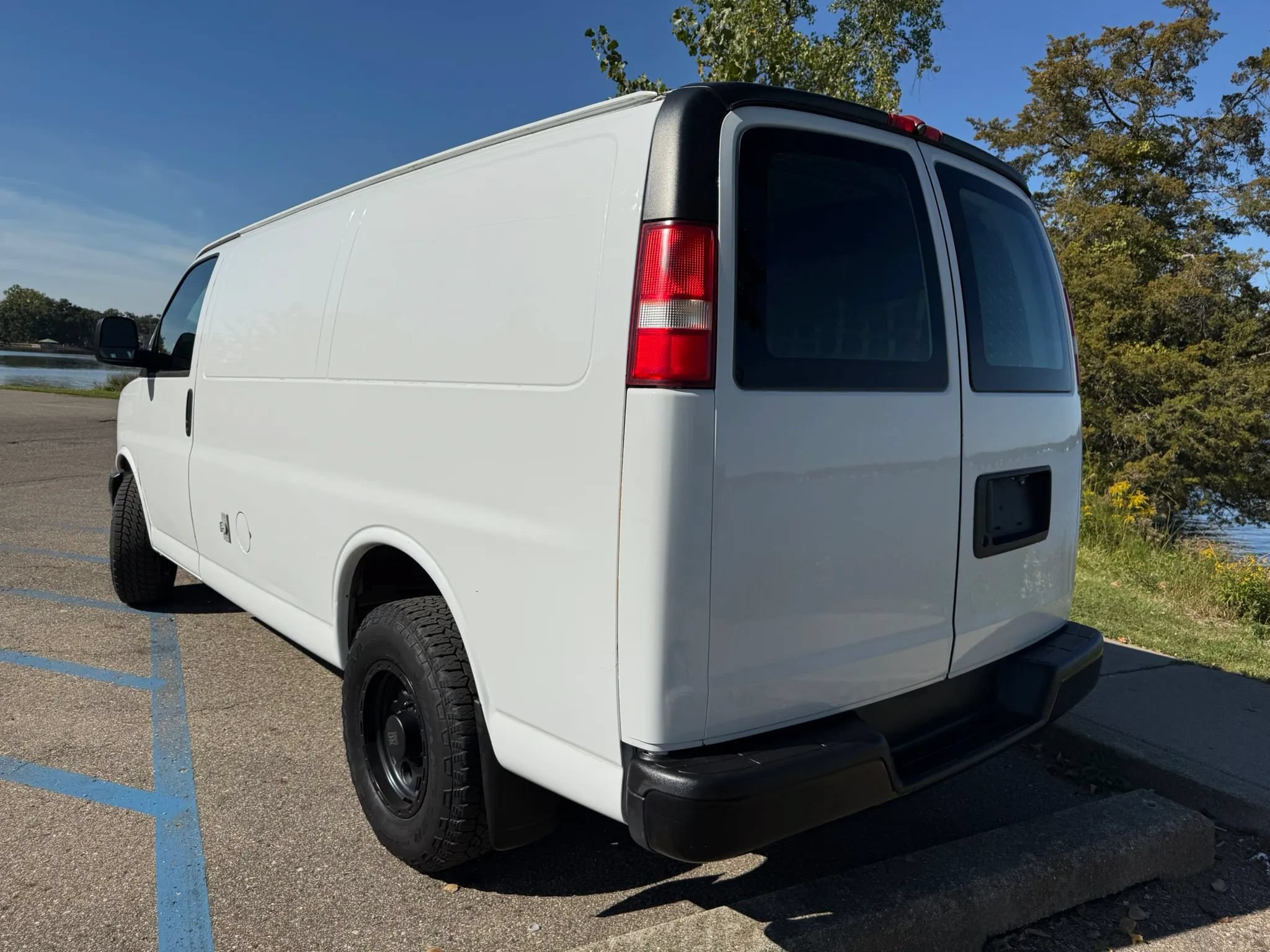 Used 2015 GMC Savana 2500 RWD image 7