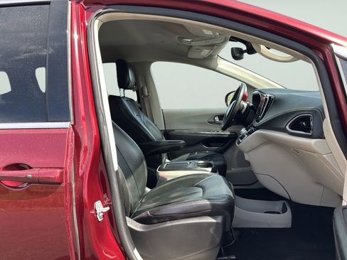 Used 2022 Chrysler Pacifica Touring-L AWD/4WD image 11