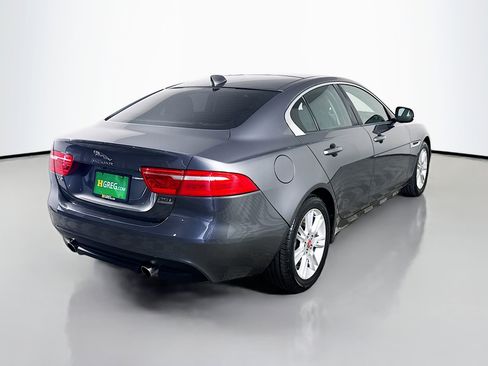 Used 2018 Jaguar XE Premium image 10