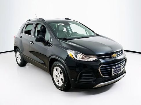Used 2019 Chevrolet Trax LT w/ LT Convenience Package FWD image 1
