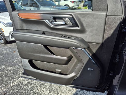 Used 2025 GMC Yukon XL Denali AWD/4WD image 24