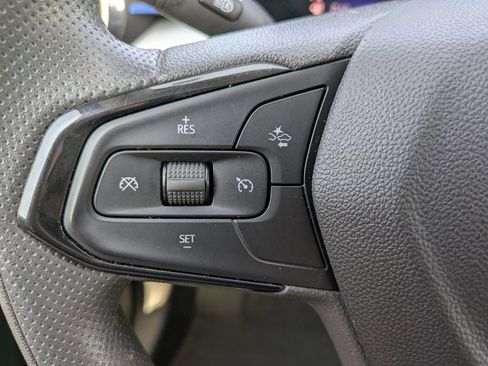 Used 2025 Chevrolet Trax LT FWD image 24
