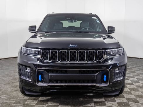 Used 2024 Jeep Grand Cherokee Overland w/ Luxury Tech Group IV AWD/4WD image 15