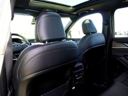 New 2025 Jeep Grand Cherokee Limited image 31