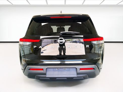 Used 2025 Nissan Pathfinder S FWD image 5